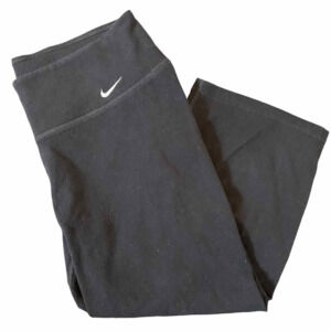 Women Nike Dri-Fit Regular Fit Stretch Cropped Capri Pants Black Medium